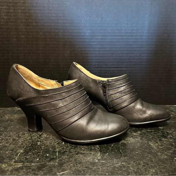 Strictly Comfort Leather Zipper Boot Heel So Comfy! Size 9 - Picture 2 of 9